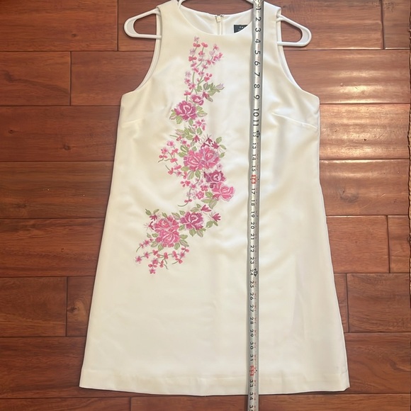 Tahari Floral Embroirdered Shift Mini Dress Size S - Picture 7 of 7